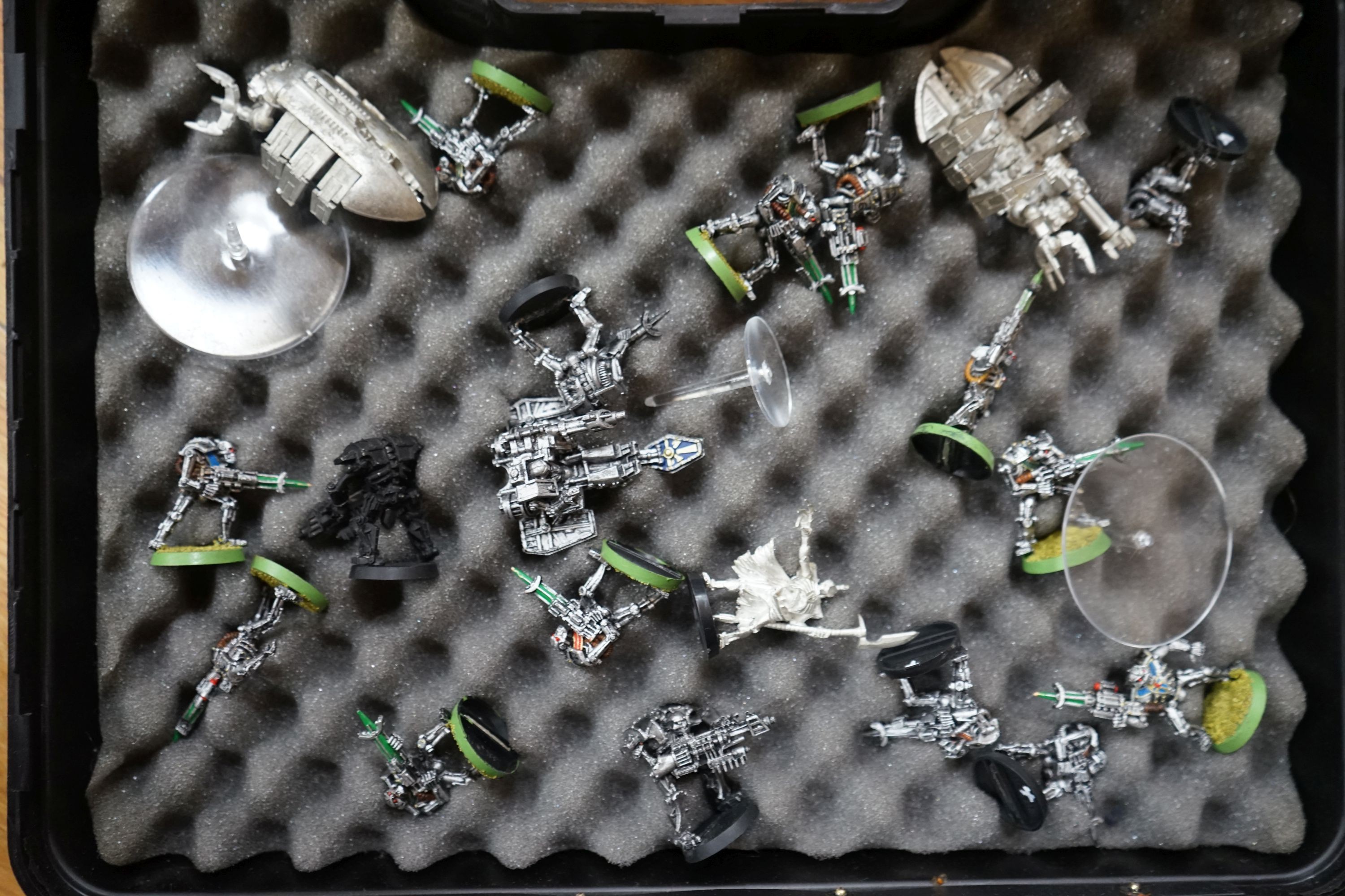 A large quantity of Games Workshop Citadel miniatures, cast metal figures